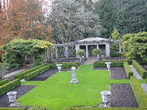 Small side garden at Hatley Castle